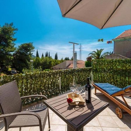 קאבטאט Villa Adria Apartments מראה חיצוני תמונה