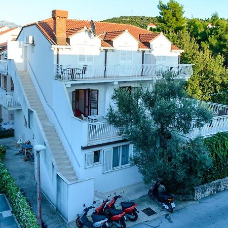 קאבטאט Villa Adria Apartments מראה חיצוני תמונה