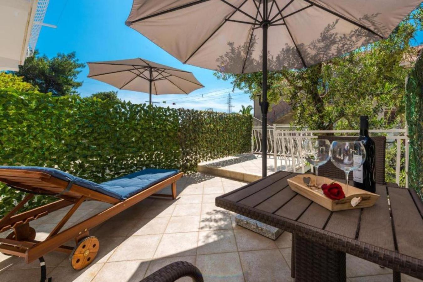קאבטאט Villa Adria Apartments מראה חיצוני תמונה