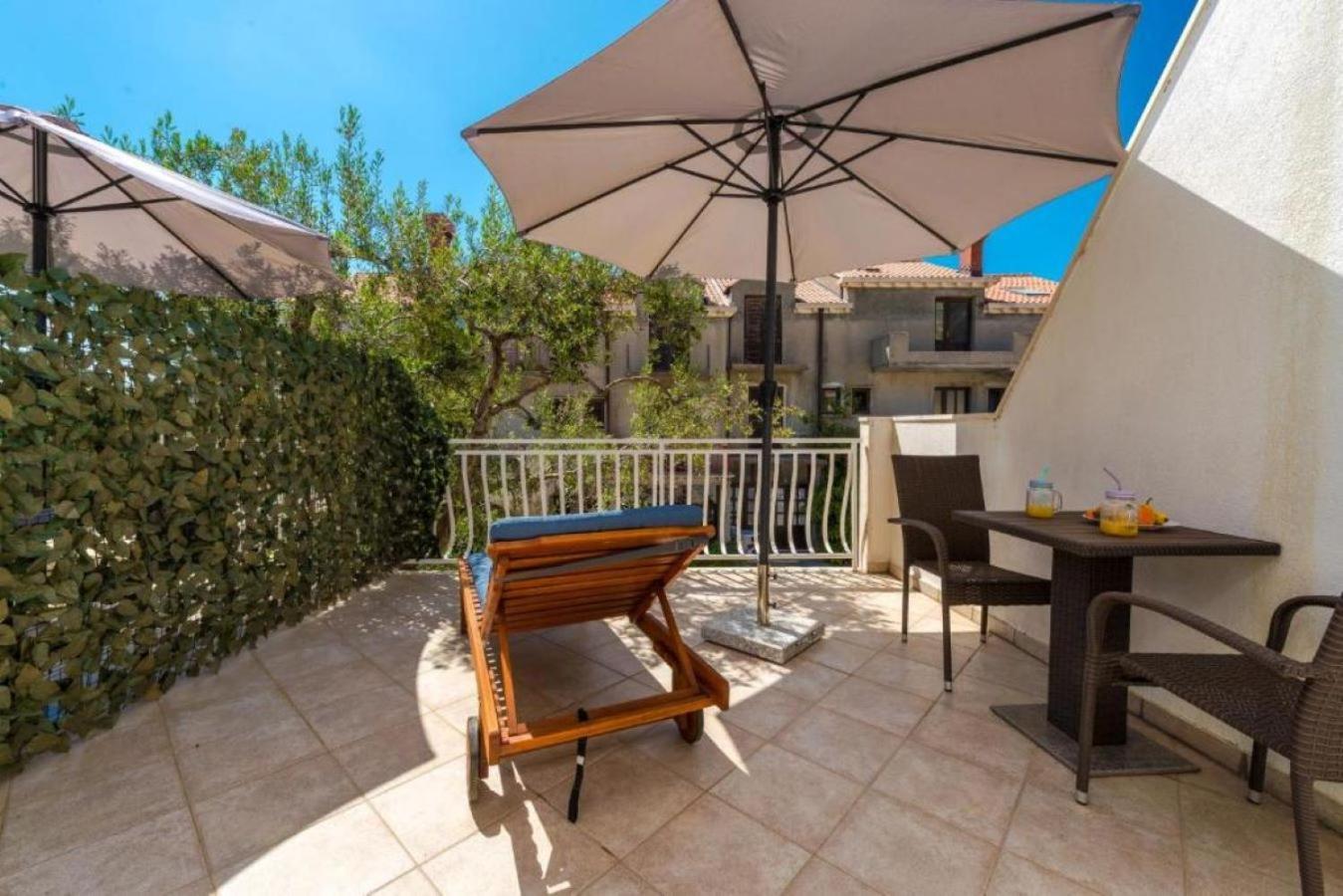 קאבטאט Villa Adria Apartments מראה חיצוני תמונה