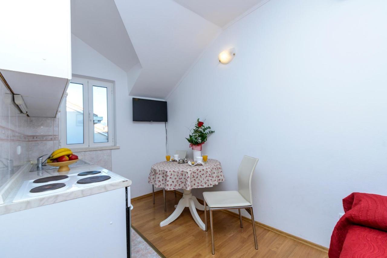 קאבטאט Villa Adria Apartments מראה חיצוני תמונה