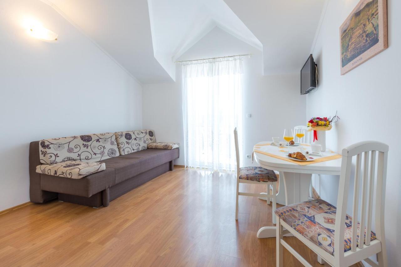 קאבטאט Villa Adria Apartments מראה חיצוני תמונה
