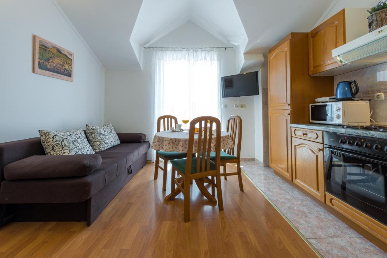 קאבטאט Villa Adria Apartments מראה חיצוני תמונה