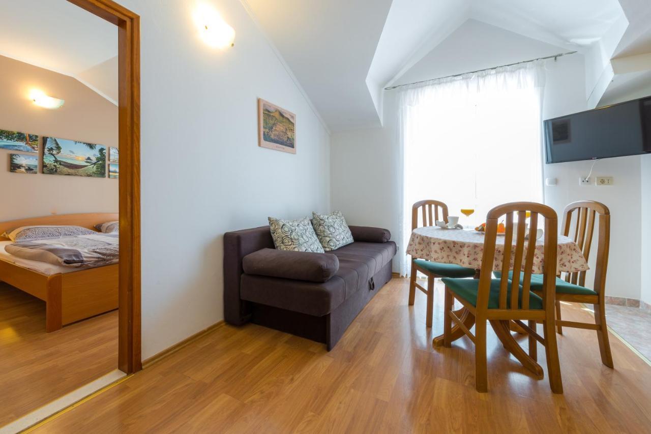 קאבטאט Villa Adria Apartments מראה חיצוני תמונה