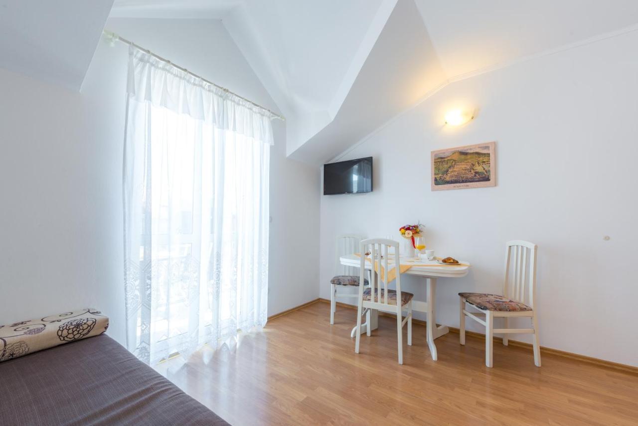קאבטאט Villa Adria Apartments מראה חיצוני תמונה